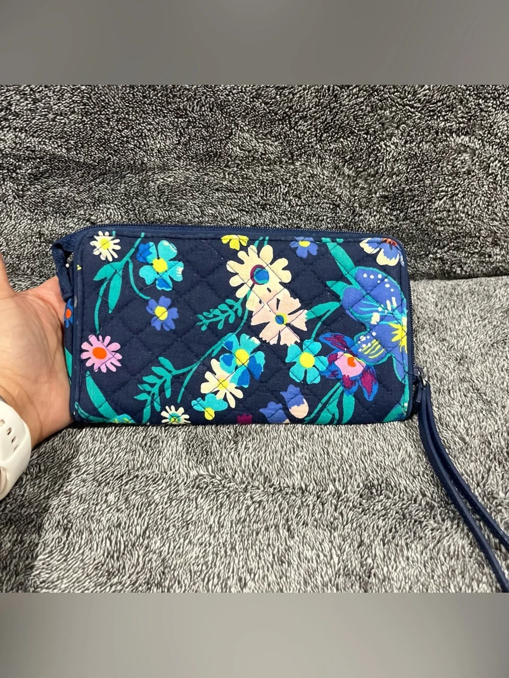 Vera Bradley Blue FloVera Bradley Blue Floral Quilted Zip Around Wallet Wristlet